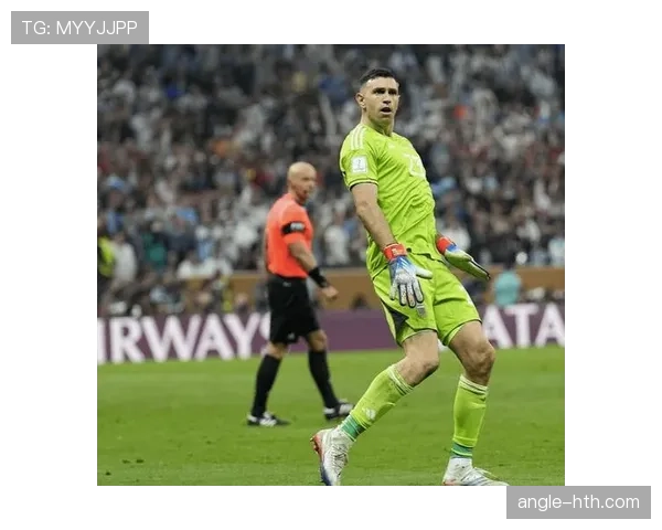 埃米利亚诺·马丁内斯神勇发挥，助力阿根廷夺得世界杯冠军