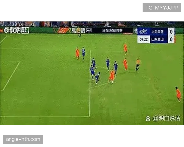 欧洲杯再陷争议判罚风波，裁判决定引球迷热议