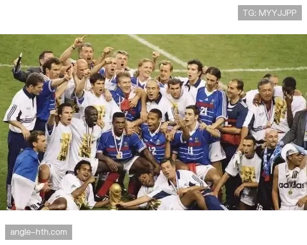 法国U17队赛事回顾与表现分析，展现夺冠背后的实力与团队精神