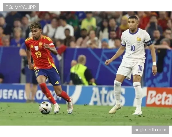 杜埃 vs 姆巴佩:同代法国天才的天赋与成就差距解析 杜埃 vs 姆巴佩:同代法国天才的天赋与成就差距解析