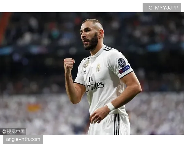 本泽马 vs 哲科:终结效率与战术角色差异 本泽马 vs 哲科:终结效率与战术角色差异