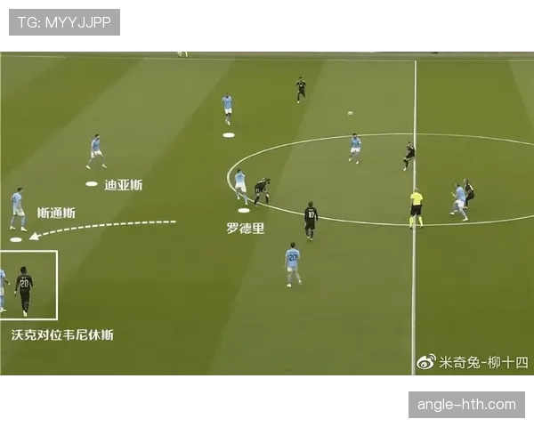 斯通斯与迪亚斯：技术型与指挥型中卫战术角色对比分析